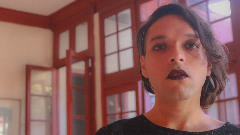 Bernabé lanza su primer EP: «Después de que caiga todo el&nbsp;muro»