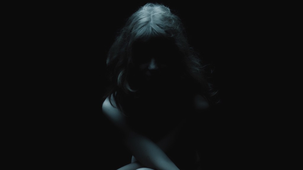 Oktaf Kanis, músico de rock indonesio, vuelve con el single «Coming From The&nbsp;Darkside»