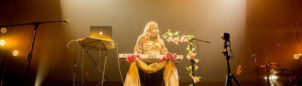 Reina Minerva estrena el dulce registro de “Lombriz” en&nbsp;vivo