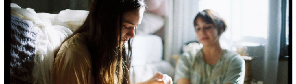 Karen Franjola y Camila Bañados se unen en “Andai’ buscando la pena”, una cumbia luminosa contra la&nbsp;tristeza