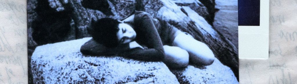 Alfilera transforma lo íntimo en paisaje sonoro con «Detrás de las&nbsp;palabras»