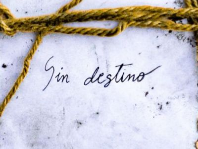 Entre cartas que nunca se enviaron y neo-soul queer: puntomedio abre su universo con «Sin&nbsp;Destino»