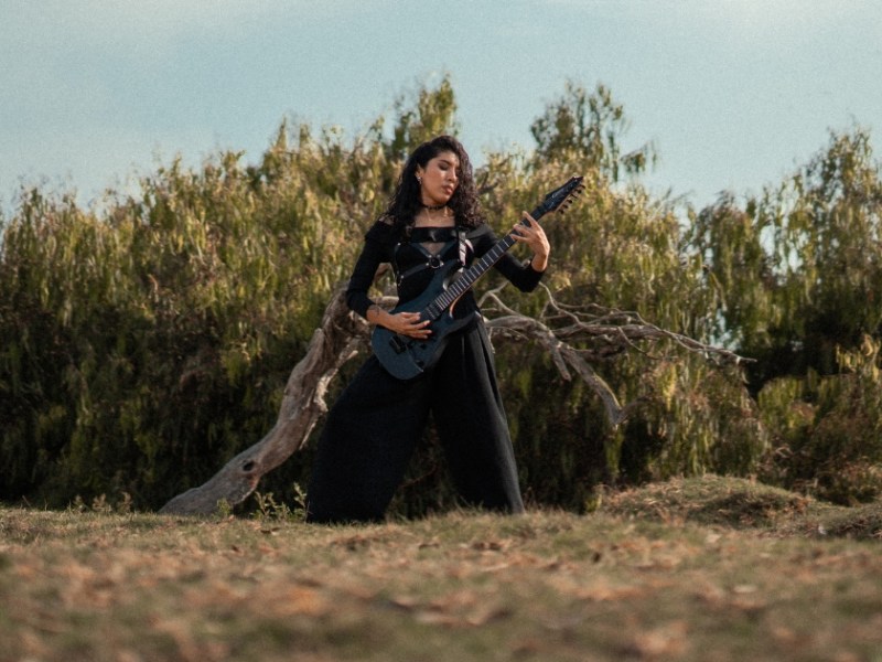 “Back in Time” abre el proyecto conceptual con el que Mayteé Herrera debuta como&nbsp;solista